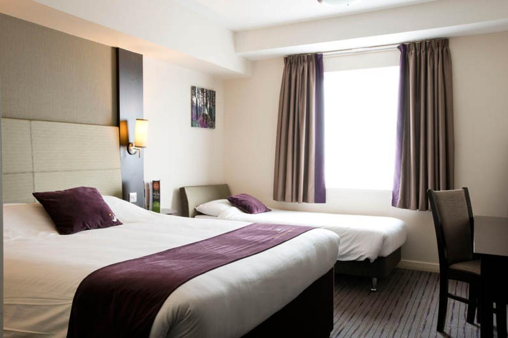 Premier Inn Oldham - Broadway Exterior foto