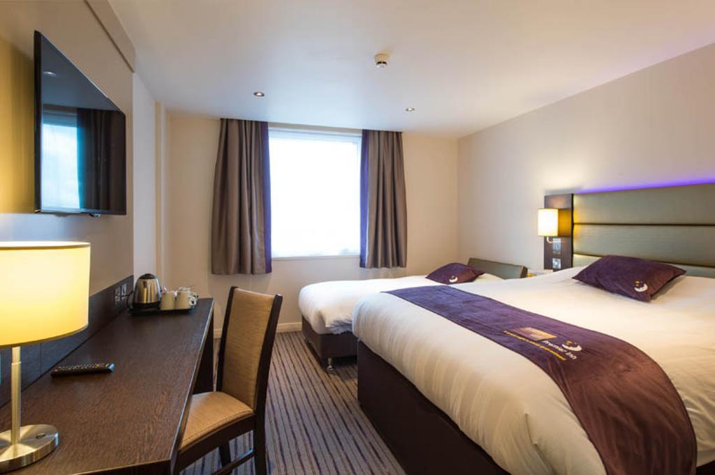 Premier Inn Oldham - Broadway Exterior foto