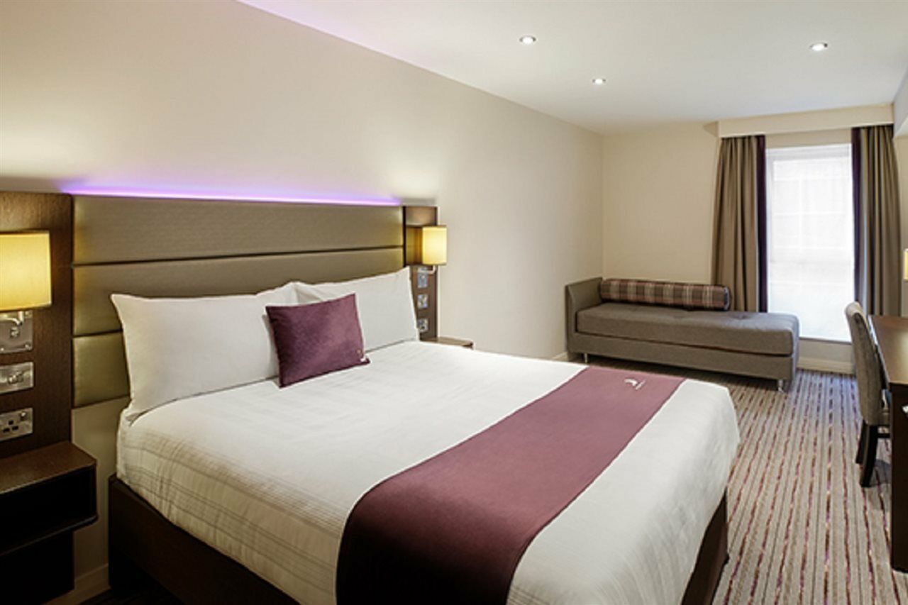 Premier Inn Oldham - Broadway Exterior foto
